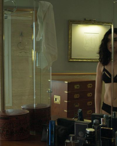 Hazar Erguclu seksi ifşa fotoğrafı 26 — The Protector (2018)