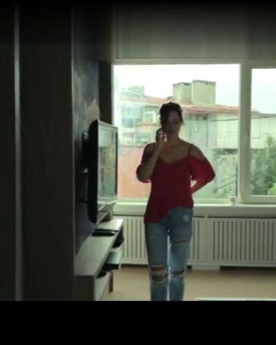 Hilal Altınbilk seksi ifşa fotoğrafı 2 — Çocuklar Sana Emanet (2018)