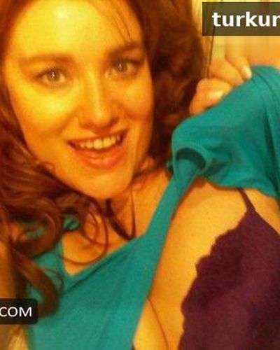 Hilal Cebeci seksi ifşa fotoğrafı 10 — Hilal Cebeci Sexy Tits (2022)