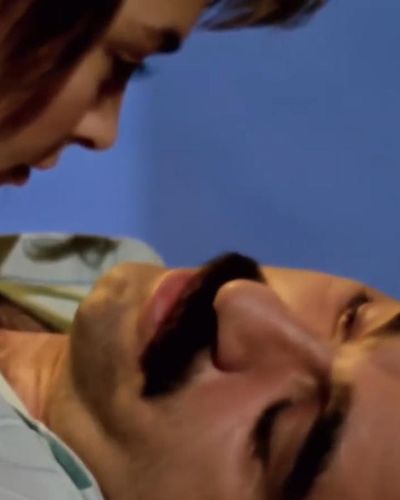 Hulya Avsar seksi ifşa fotoğrafı 40 — Asiksin (1988)