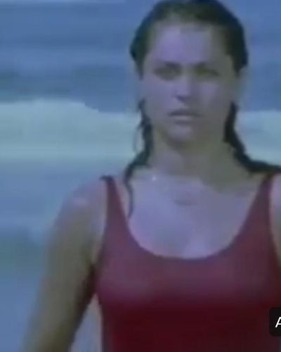 Hulya Avsar seksi ifşa fotoğrafı 84 — Mavi Mavi (1985)