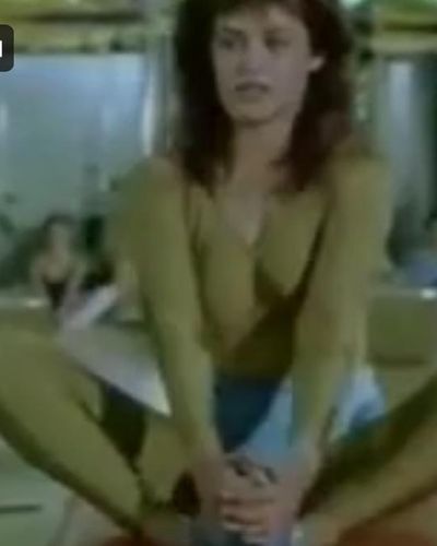 Hulya Avsar seksi ifşa fotoğrafı 87 — Mavi Mavi (1985)