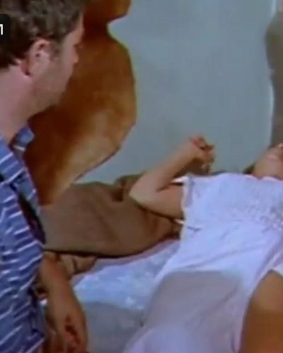 Hulya Avsar seksi ifşa fotoğrafı 79 — Olum Yolu (1985)