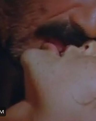 Hulya Avsar seksi ifşa fotoğrafı 80 — Olum Yolu (1985)