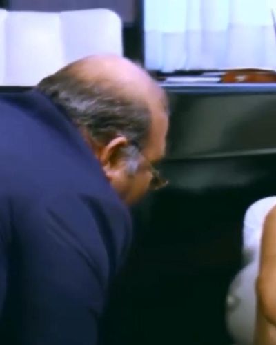 Hulya Avsar seksi ifşa fotoğrafı 89 — Sekreter (1985)