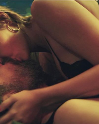 İlayda Akdoğan seksi ifşa fotoğrafı 37 — Kötü Bir Adamın 10 Günü (2023)