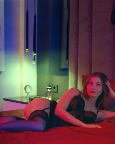 İlayda Akdoğan seksi ifşa fotoğrafı 38 — Kötü Bir Adamın 10 Günü (2023)