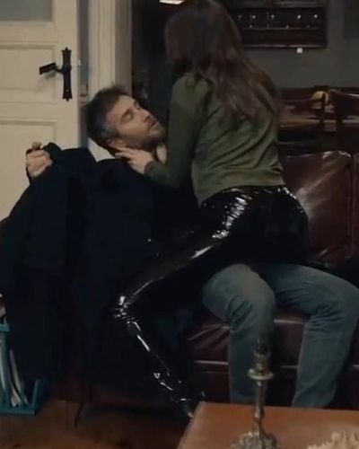 İlayda Akdoğan seksi ifşa fotoğrafı 48 — Masallardan Geriye Kalan (2020)