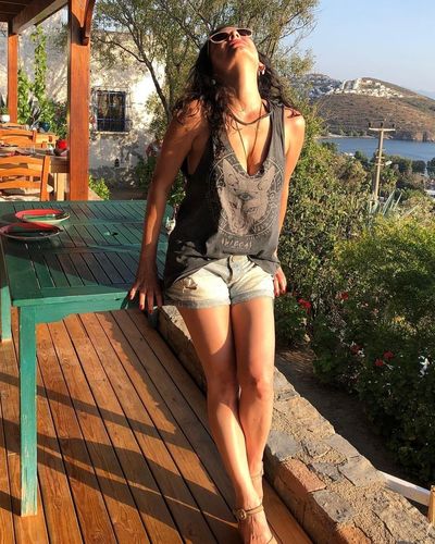 İrem Altuğ seksi ifşa fotoğrafı 19