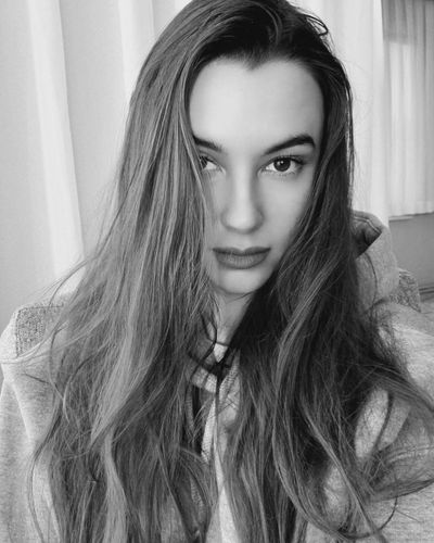 Leyla Lydia Tuğutlu seksi ifşa fotoğrafı 22