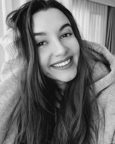 Leyla Lydia Tuğutlu seksi ifşa fotoğrafı 24