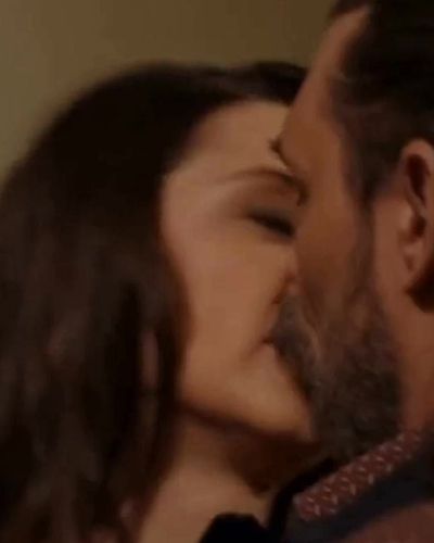 Melis Birkan seksi ifşa fotoğrafı 2 — 46 Yok Olan (2016)