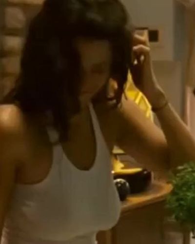 Melis Birkan seksi ifşa fotoğrafı 10 — Issız Adam (2008)