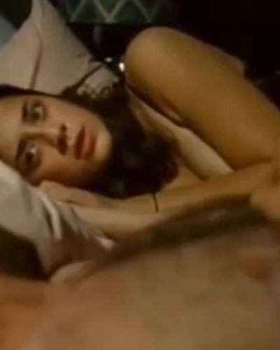 Melis Birkan seksi ifşa fotoğrafı 11 — Issız Adam (2008)