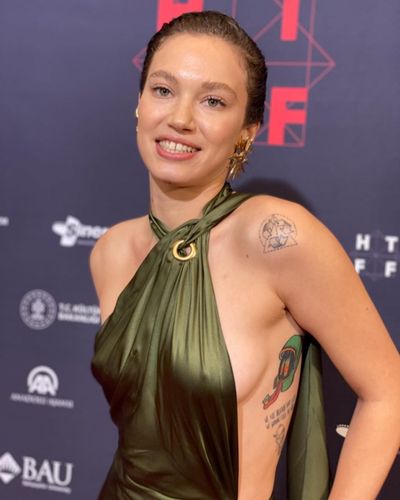 Melisa Şenolsun seksi ifşa fotoğrafı 296