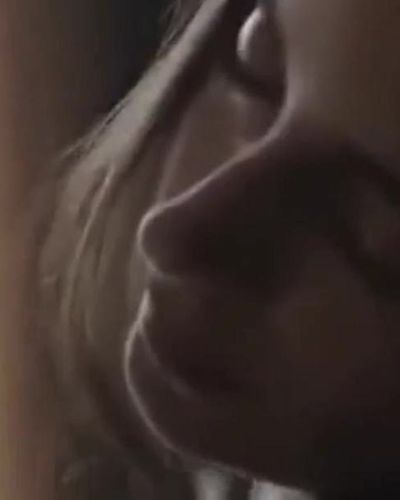Melisa Sözen seksi ifşa fotoğrafı 3 — Bir Varmış Bir Yokmuş (2015)