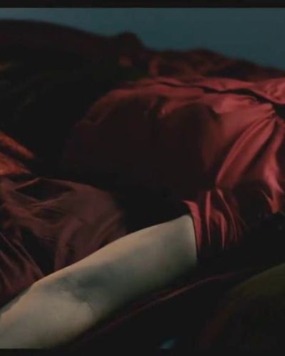 Meral Perin seksi ifşa fotoğrafı 1 — Ohne Dich (2023)