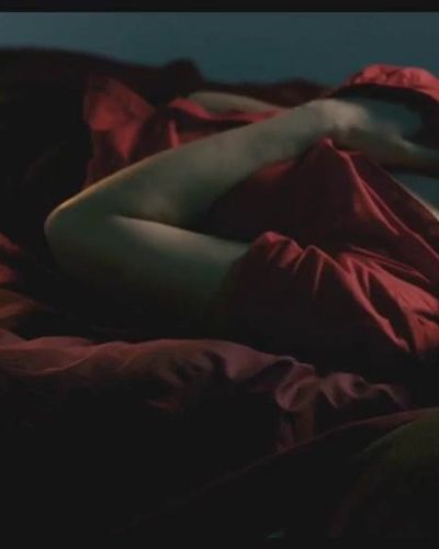 Meral Perin seksi ifşa fotoğrafı 2 — Ohne Dich (2023)