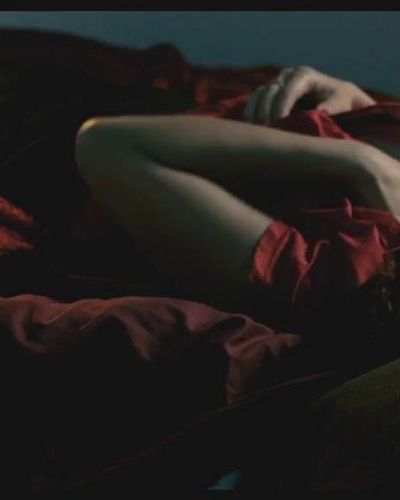 Meral Perin seksi ifşa fotoğrafı 3 — Ohne Dich (2023)