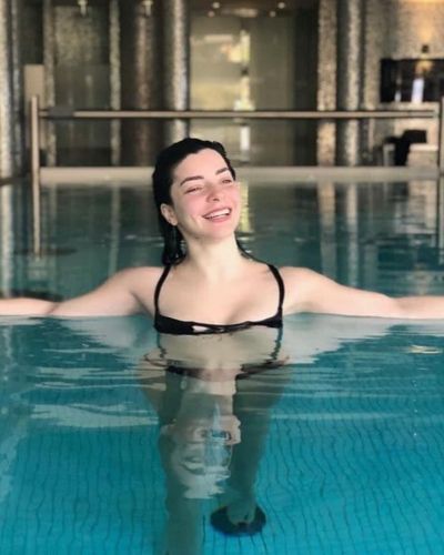 Merve Boluğur seksi ifşa fotoğrafı 198