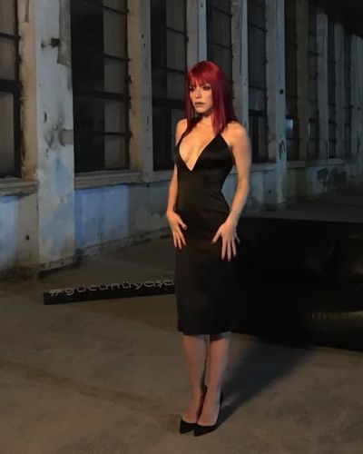 Merve Boluğur seksi ifşa fotoğrafı 215