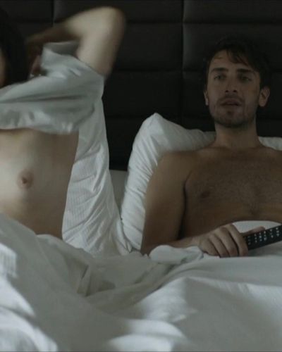 Merve Dizdar seksi ifşa fotoğrafı 4 — Körfez (2017)