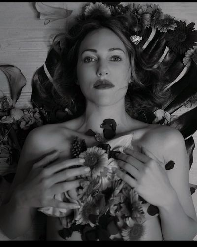 Meryem Uzerli seksi ifşa fotoğrafı 107