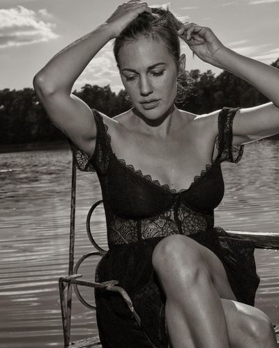Meryem Uzerli seksi ifşa fotoğrafı 98