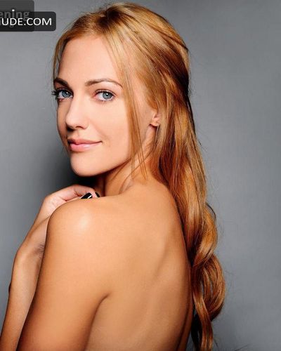 Meryem Uzerli seksi ifşa fotoğrafı 6 — Meryem Uzerli Sexy And Hot Photos Collection (2025)