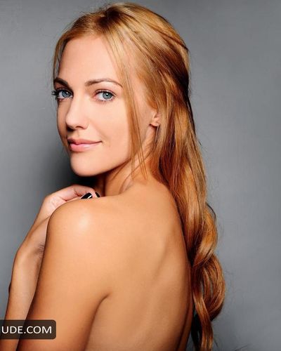 Meryem Uzerli seksi ifşa fotoğrafı 232 — Meryem Uzerli Sexy Photos (2022)