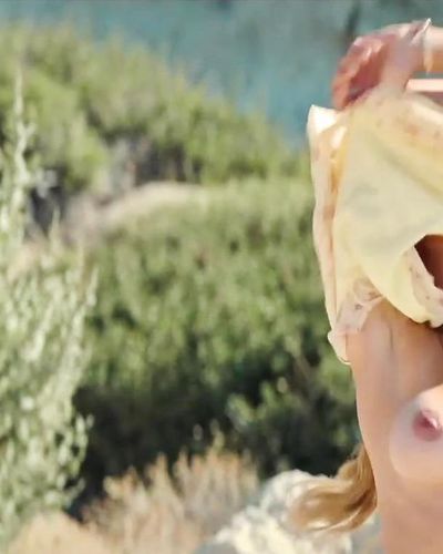 Meryem Uzerli seksi ifşa fotoğrafı 20 — Ru (2024)