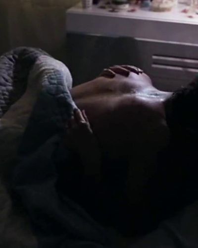Mihriban Er seksi ifşa fotoğrafı 9 — Köksüz (2014)