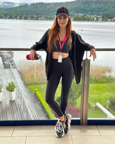Mine Tuğay seksi ifşa fotoğrafı 123