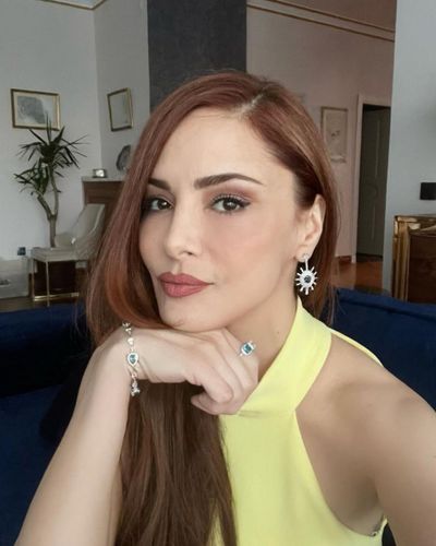 Mine Tuğay seksi ifşa fotoğrafı 261