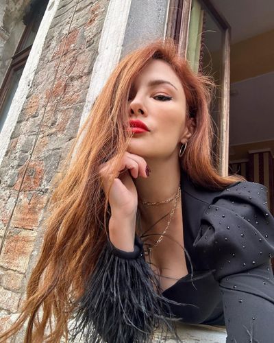 Mine Tuğay seksi ifşa fotoğrafı 304