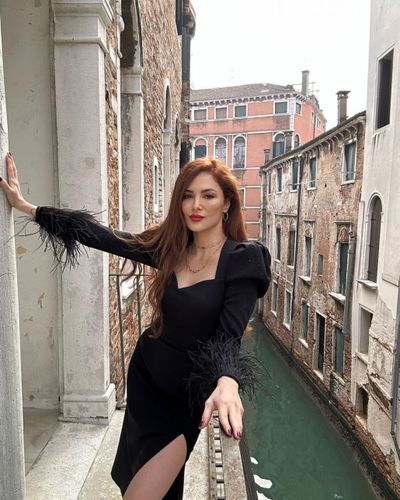 Mine Tuğay seksi ifşa fotoğrafı 467