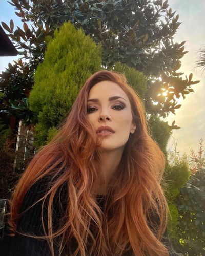 Mine Tuğay seksi ifşa fotoğrafı 550
