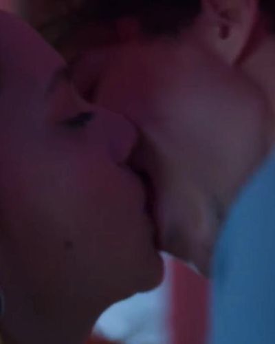 Miray Daner seksi ifşa fotoğrafı 2 — Kuş Uçuşu (2022)