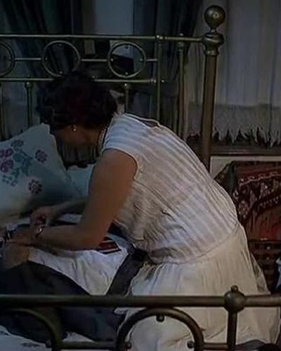 Müjde Ar seksi ifşa fotoğrafı 3 — Eğreti Gelin (2005)