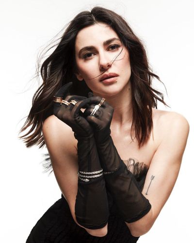 Nesrin Cavadzade seksi ifşa fotoğrafı 500