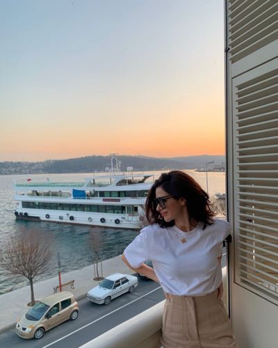 Nesrin Cavadzade seksi ifşa fotoğrafı 570