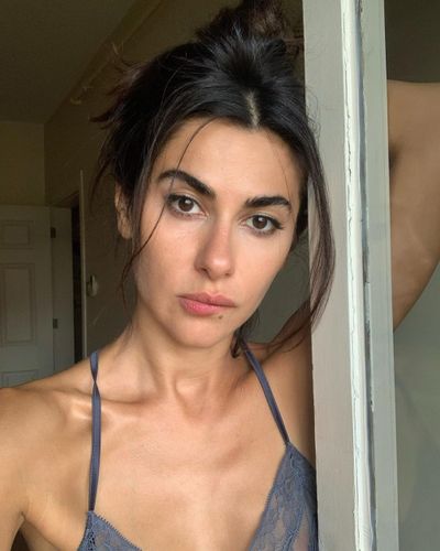 Nesrin Cavadzade seksi ifşa fotoğrafı 587
