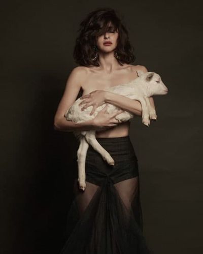 Nesrin Cavadzade seksi ifşa fotoğrafı 750