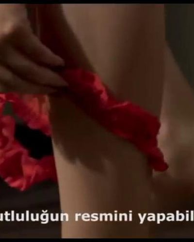 Nesrin Cavadzade seksi ifşa fotoğrafı 22 — Guzel Gunler Gorecegiz (2011)