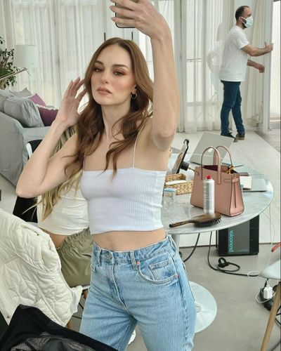 Nilperi Sahinkaya seksi ifşa fotoğrafı 111