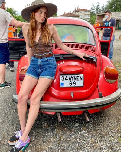 Nilperi Sahinkaya seksi ifşa fotoğrafı 61