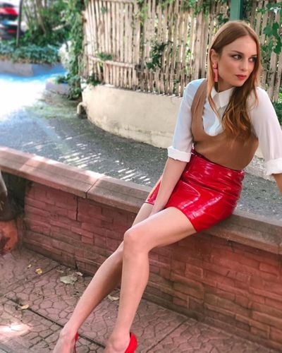 Nilperi Sahinkaya seksi ifşa fotoğrafı 93