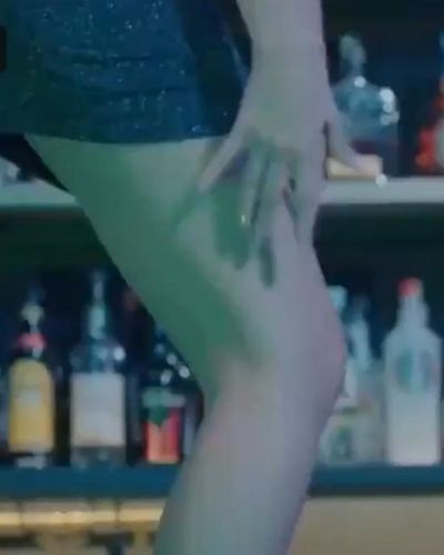 Nilperi Sahinkaya seksi ifşa fotoğrafı 10 — Aynen Aynen (2018)