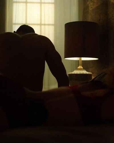 Nilperi Sahinkaya seksi ifşa fotoğrafı 5 — Yaşamayanlar (2018)