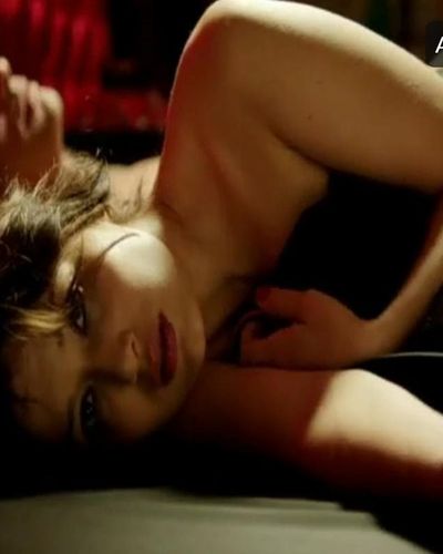 Nurgül Yeşilçay seksi ifşa fotoğrafı 6 — Aşk Kırmızı (2013)